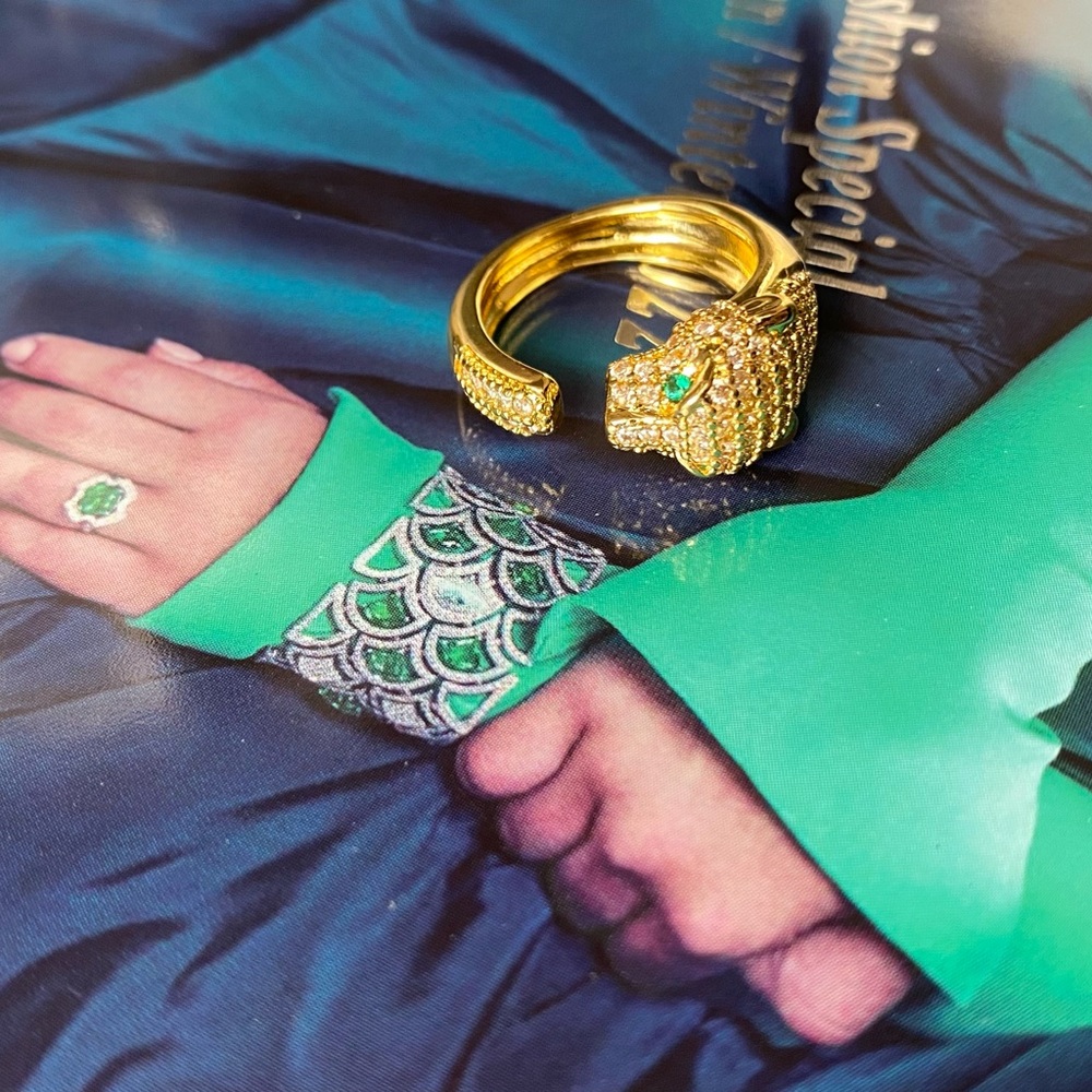 Gold Tiger Jaguar Head Ring with Green Gemstones